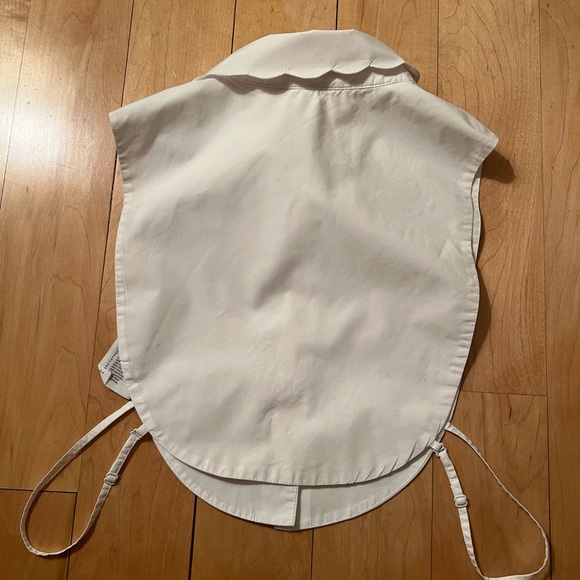 White Scalloped Collar Dickey - Picture 2 of 3